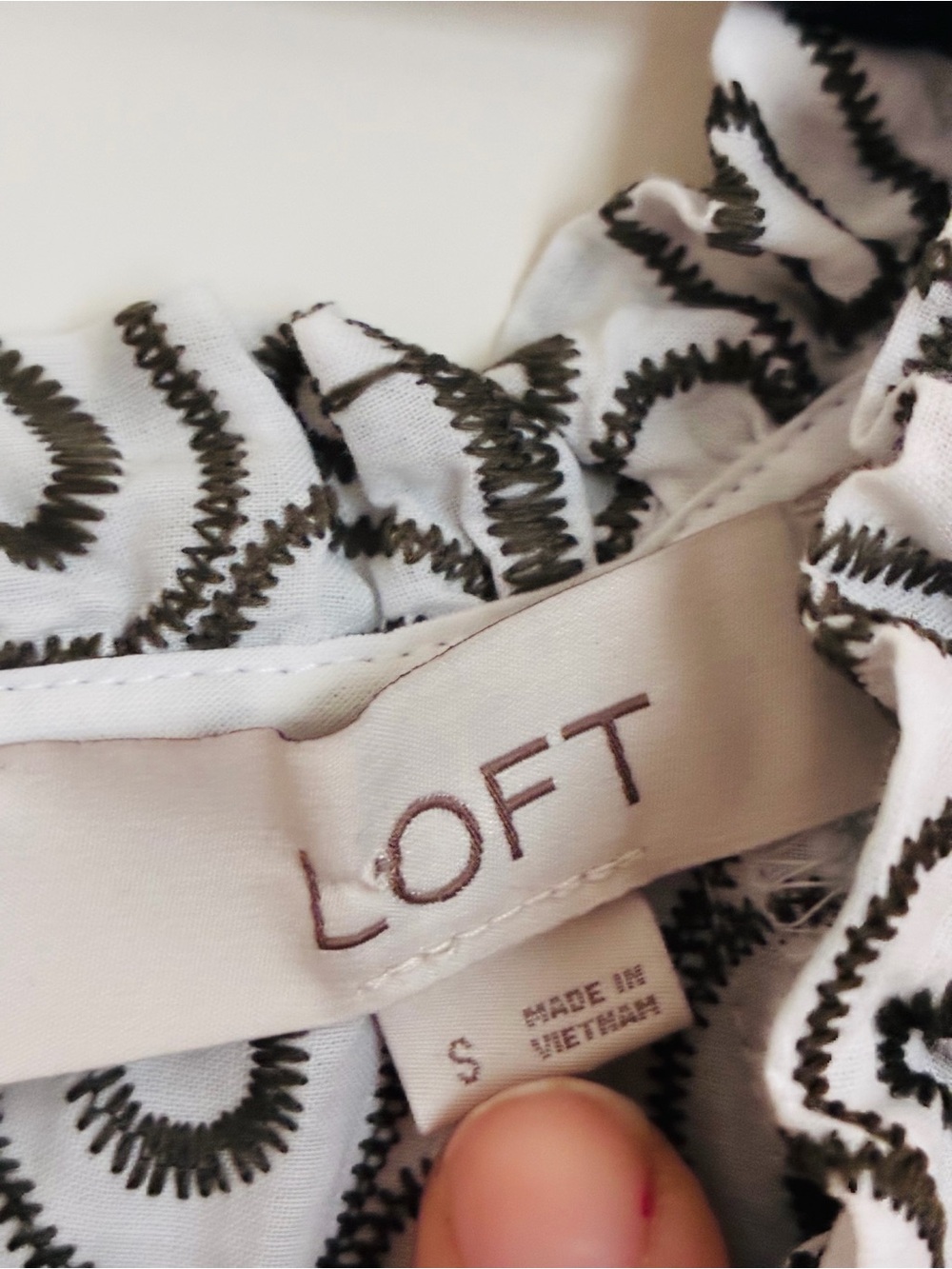 Loft Scalloped Sleeve Brown & White Embroidered Blouse size small - Picture 4 of 6